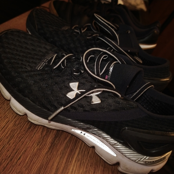 Under Armour shoes size 6.5 Black and white - Picture 2 of 5